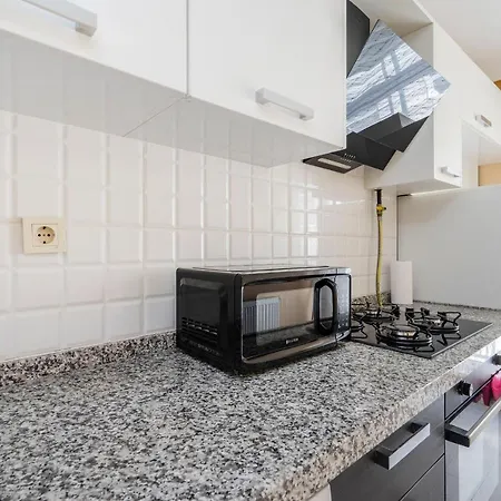 Cozy And Central 2 Bdrm Apart *