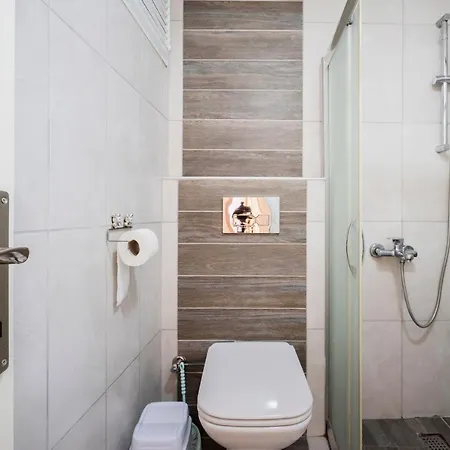 Cozy And Central 2 Bdrm Apart * بورصة